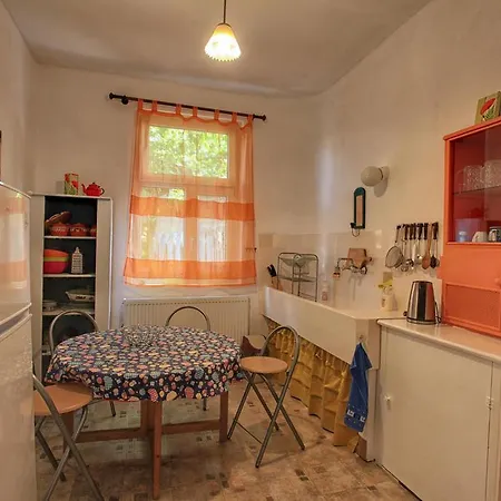 Retro & Friendly House : With A Backyard * Plovdiv
