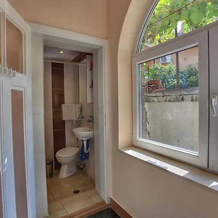 Retro & Friendly House : With A Backyard Plovdiv