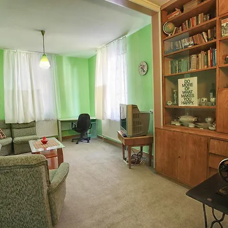 Retro & Friendly House : With A Backyard Plovdiv